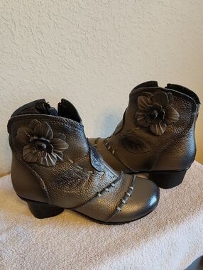 Fashion NU Handcrafted Gray Floral Leather Ankle Booties